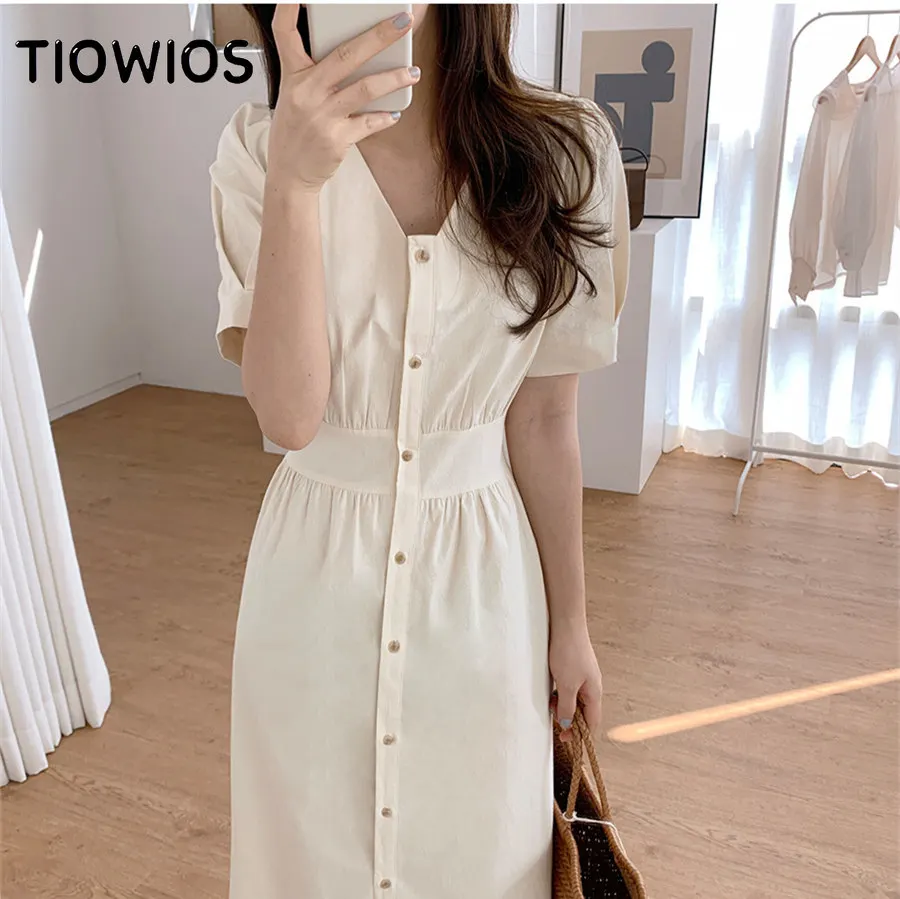 

Женское платье с тонкой талией и V-образным вырезом