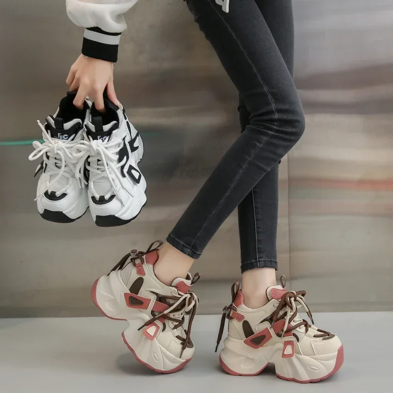 Женские кроссовки из экокожи на толстой нескользящей подошве 8 см