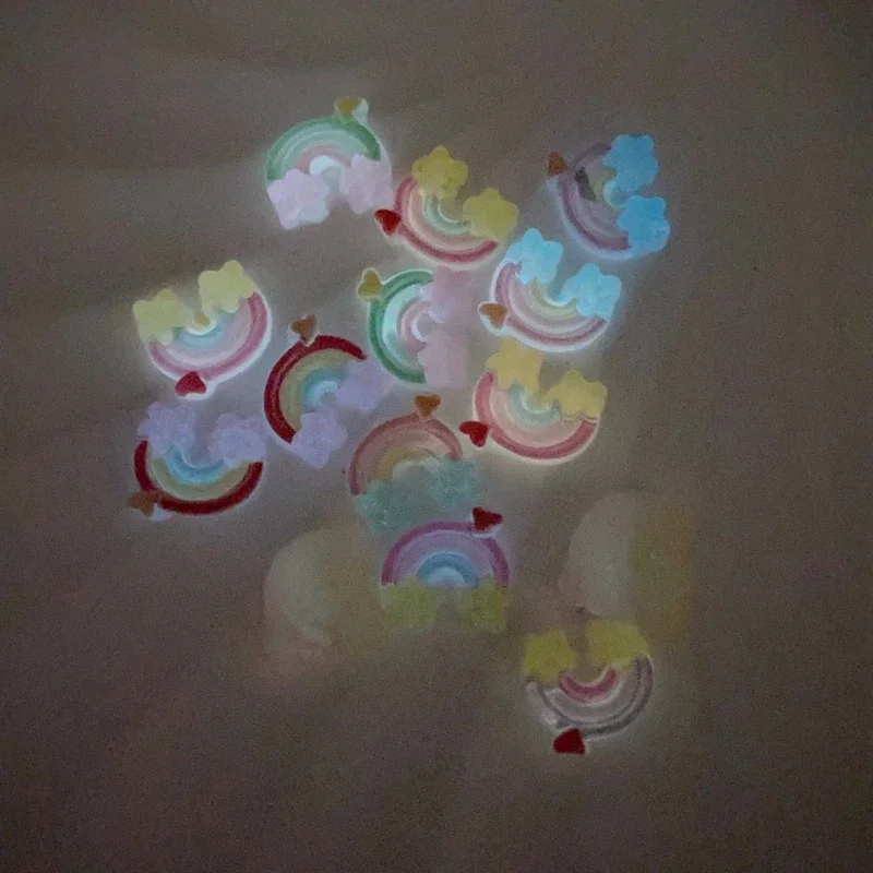 50 шт. новые милые полимерные Светящиеся в темноте Радужные плоские детали для