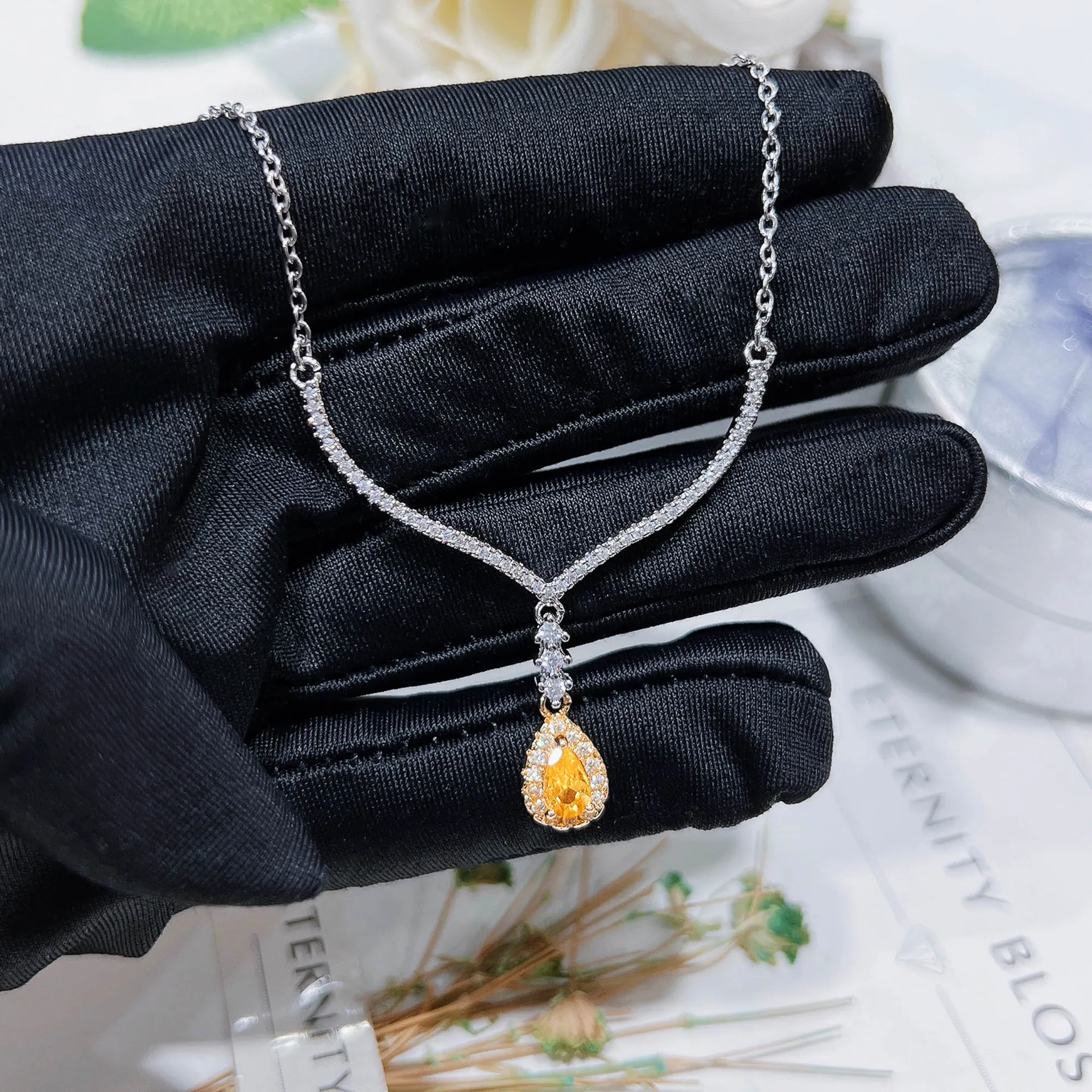 

Luxury Silver Color Necklace Water Drop Yellow Crystal Pendant Necklace For Women Wedding Party Daily Jewelry and Accessories