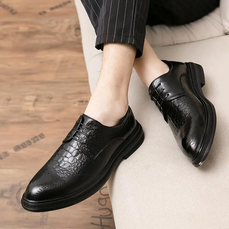 

Men's Shoes 2023 Spring Middle-Aged Father Soft Bottom Business Casual and Comfortable Slip on Leather Shoes Young Men's Sports