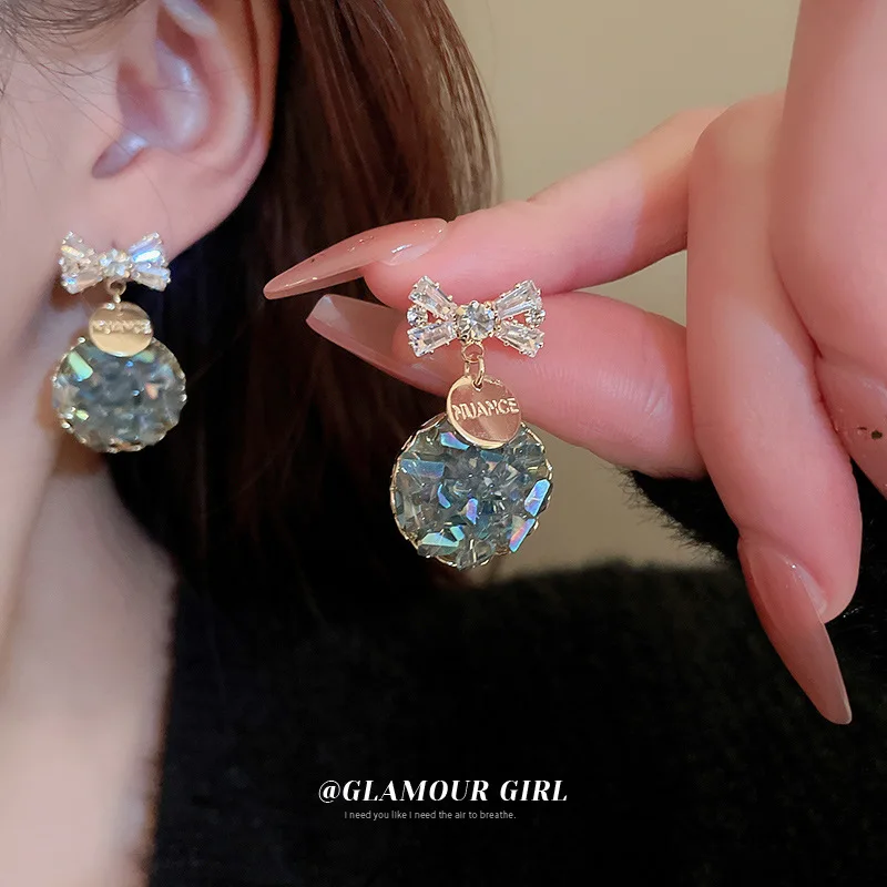 Алмазы серебристые с бриллиантами, алмазы, алмазы, письма, буквы, серьги, модные банты, ухо, бесплатная доставка Алмазы серебристые с бриллиантами, алмазы, алмазы, письма, буквы, серьги, модные банты, ухо, бесплатная доставка