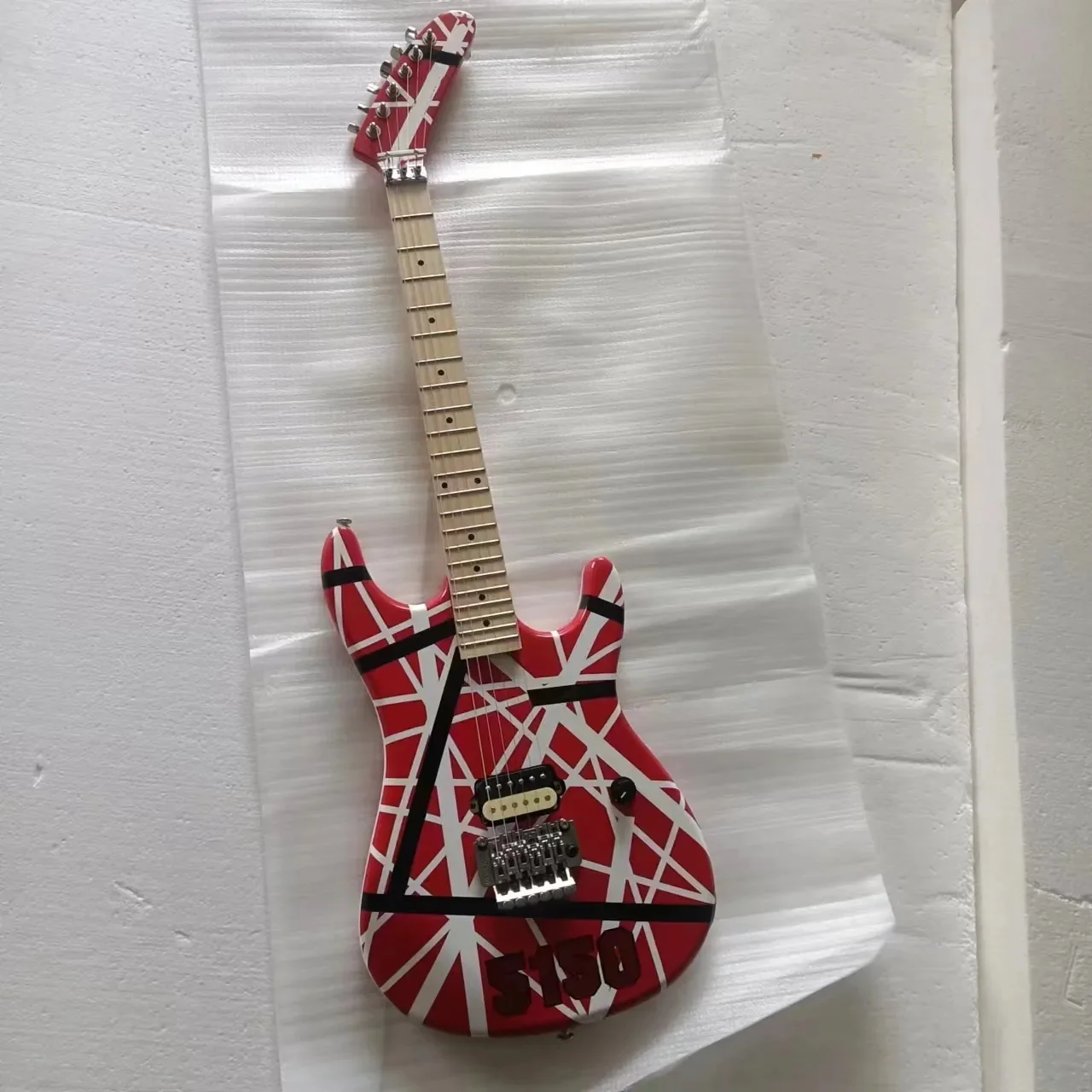 

Red and White Stripe Relic Body Electric Guitar,Maple Neck,Chrome Hardware,Provide Customized Services, free shipping