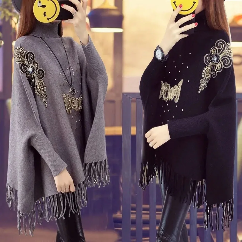 Женское Трикотажное пончо с высоким воротником и вышивкой