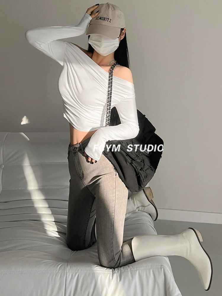 

Женская плиссированная футболка с косым воротником и длинными рукавами