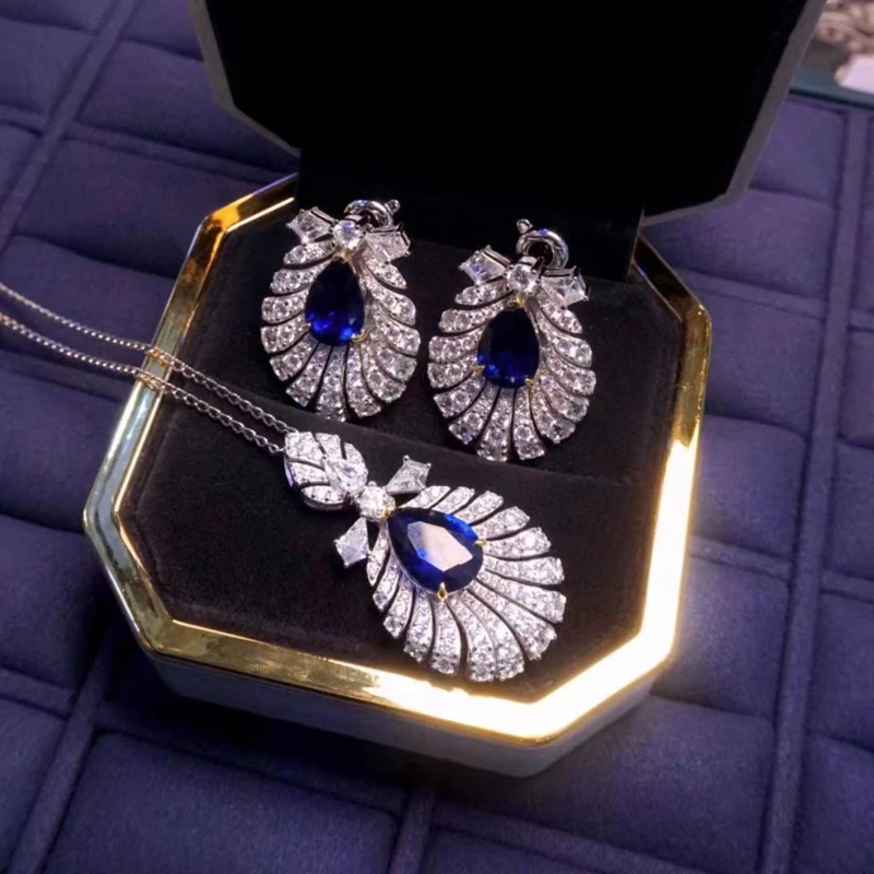 

Женское ювелирное изделие из серебра 925 пробы, с фианитом