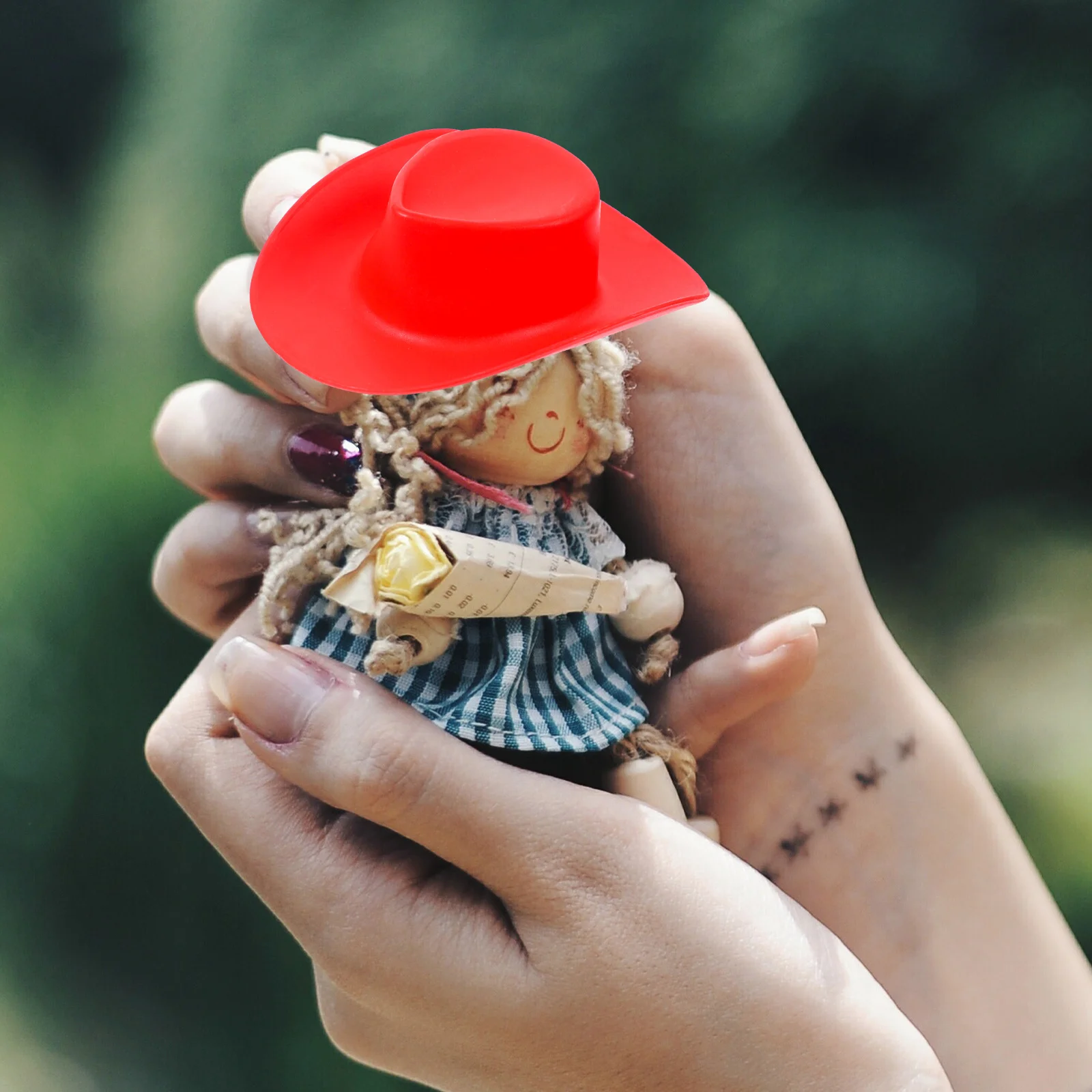 

10Pcs Mini Cowboy Hats Plastic Mini Western Cowboy Hat Toys Miniature Cowboy Hats Dolls Hat