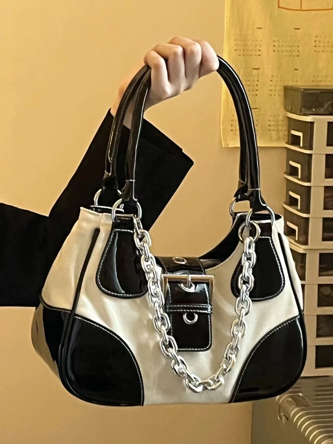 

Patent Leather Canvas Underarm Bag for Women New Fashion Metal Chain All-match Handbag Hip-Hop Style COOL Girl Shoulder Bags