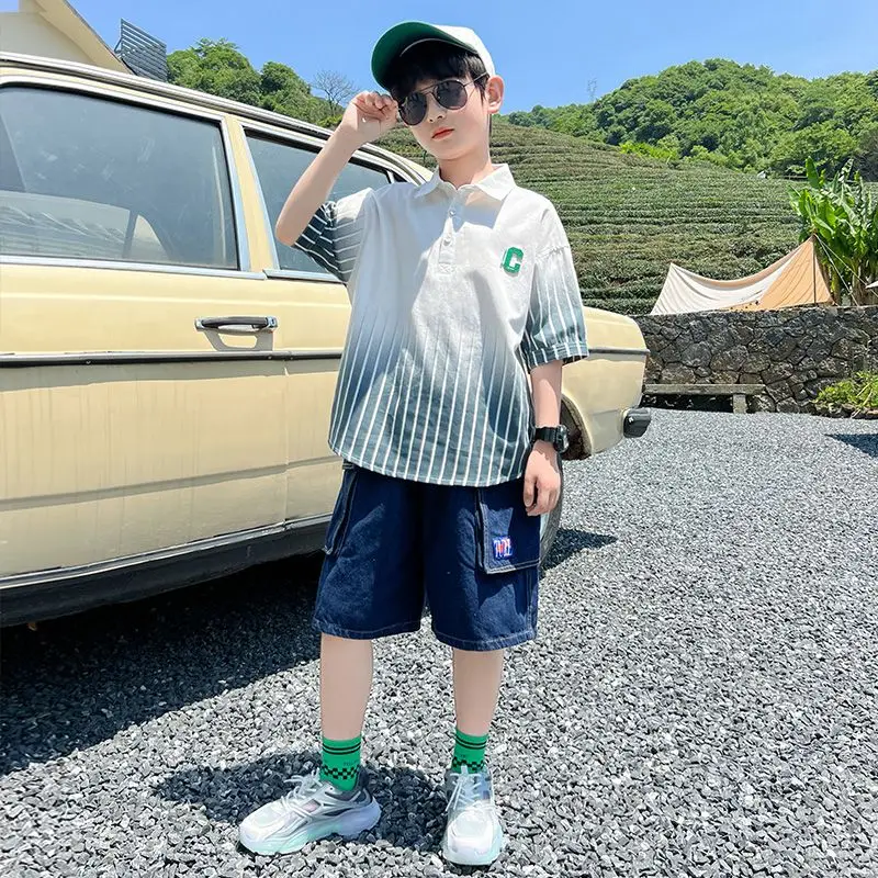 

Новинка лета 2023, детская одежда, повседневная модная джинсовая одежда с коротким рукавом для мальчиков, комплект из двух предметов, эксклюзивная детская одежда