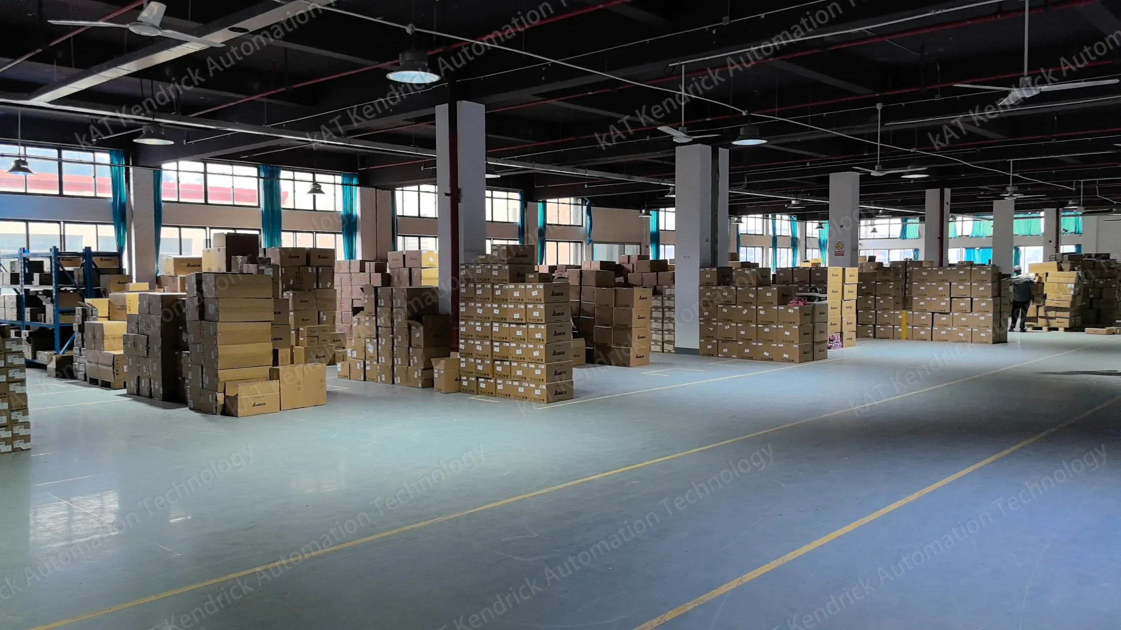 Оригинальная новая модель PLC DVP32EC00R3 (программируемый логический контроллер)