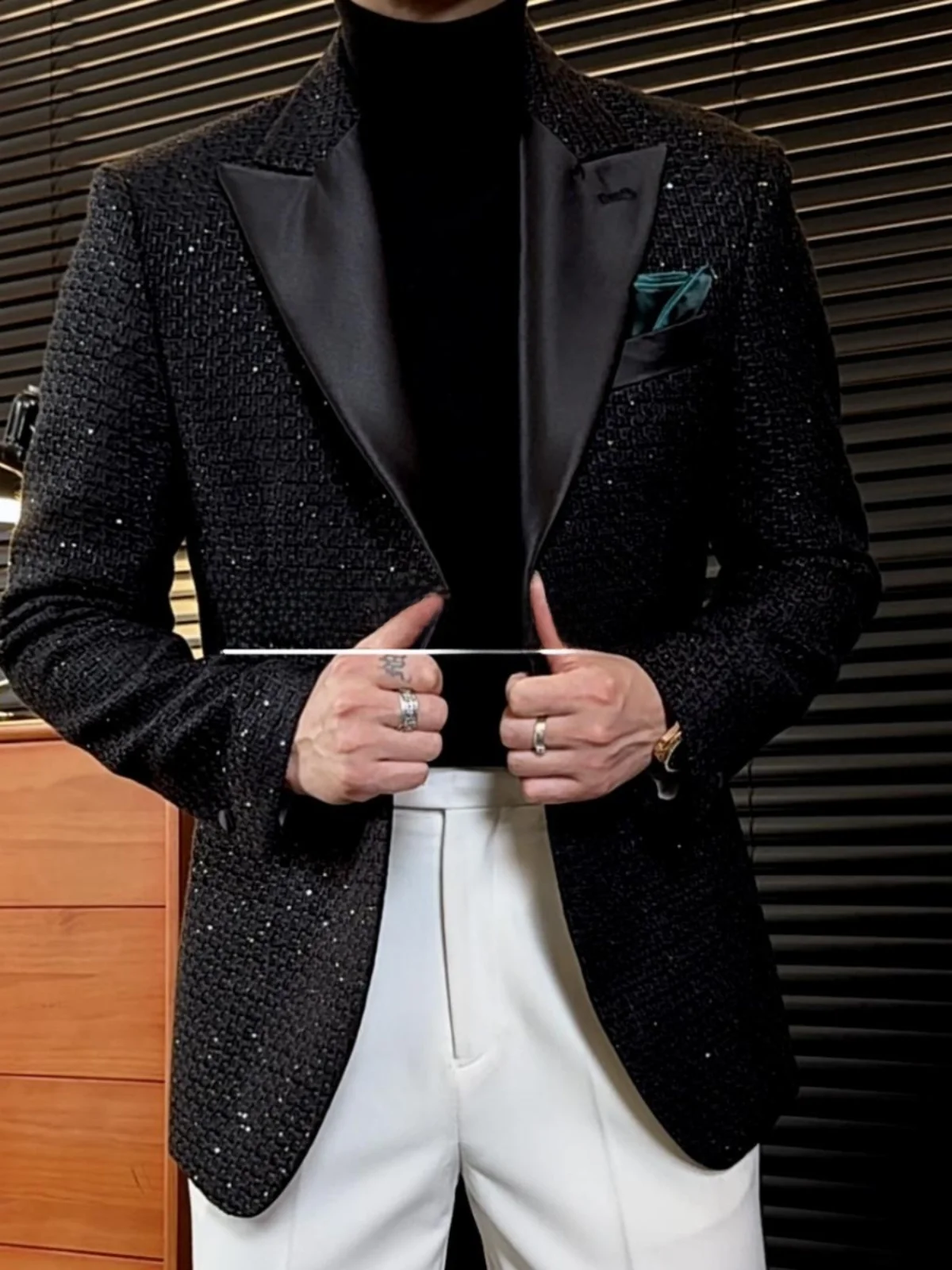 Древний модный весенне-осенний прикрашенный воротник с лацканами и блестками