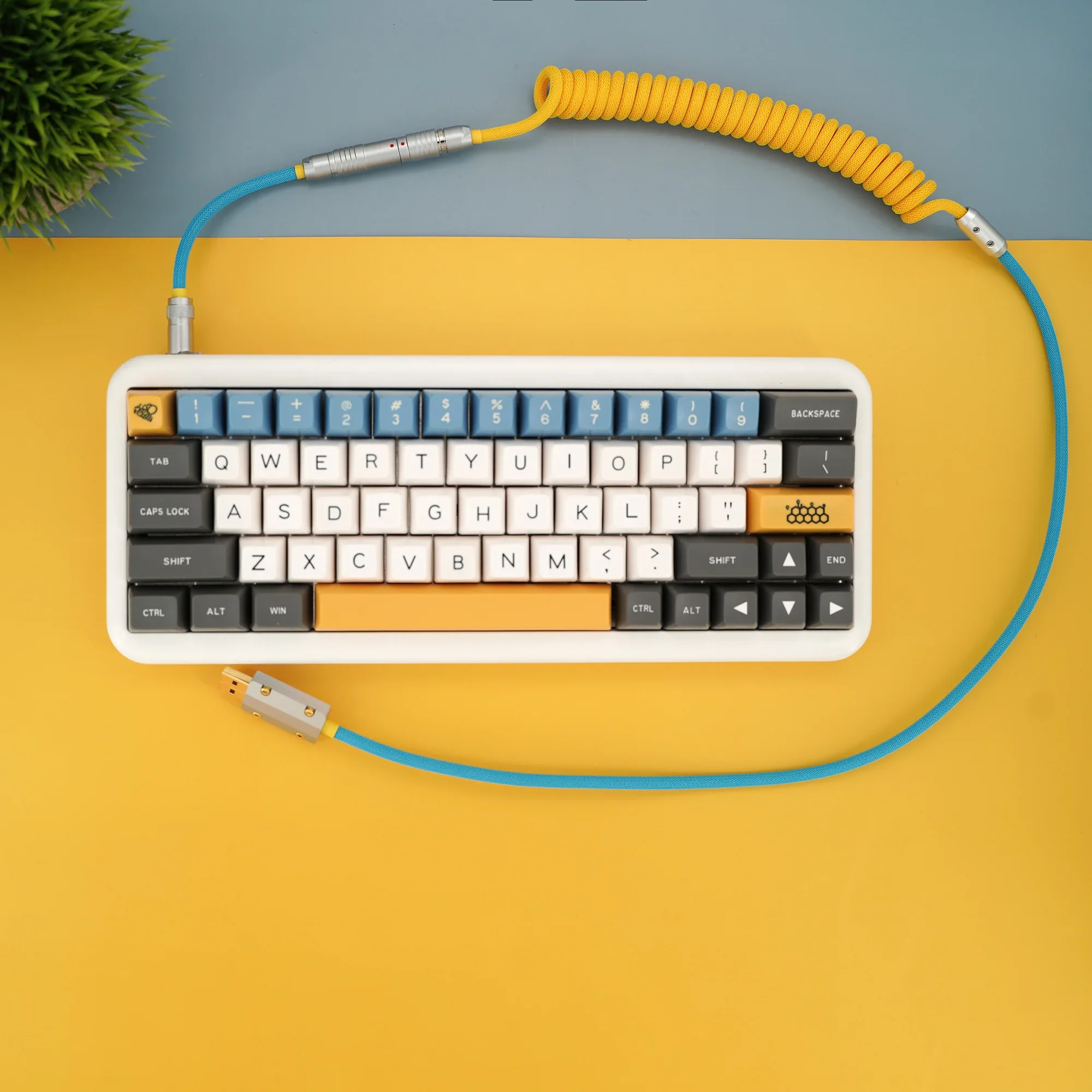 GeekCable Manual Custom Computer Mechanical Keyboard Data Line GMK Theme SP Key Cap Small Bee TypeC/Mini-USB/Micro/PH/XH/EH