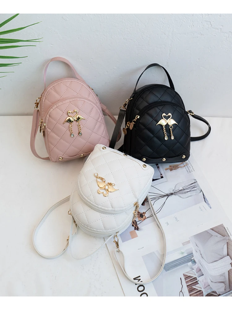 

Рюкзак женский двухслойный с подвеской в виде лебедя и кисточками