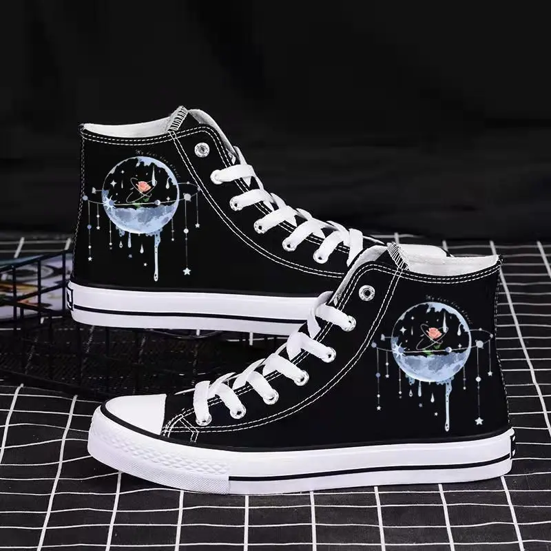 Рисунок 4 - Мужские холщовые туфли с высоким берцем и граффити