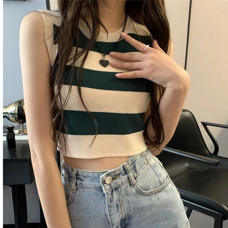 

Женский трикотажный топ в полоску без рукавов, новинка 2023, летняя универсальная внешняя одежда, жилет, женские топы с открытым пупком