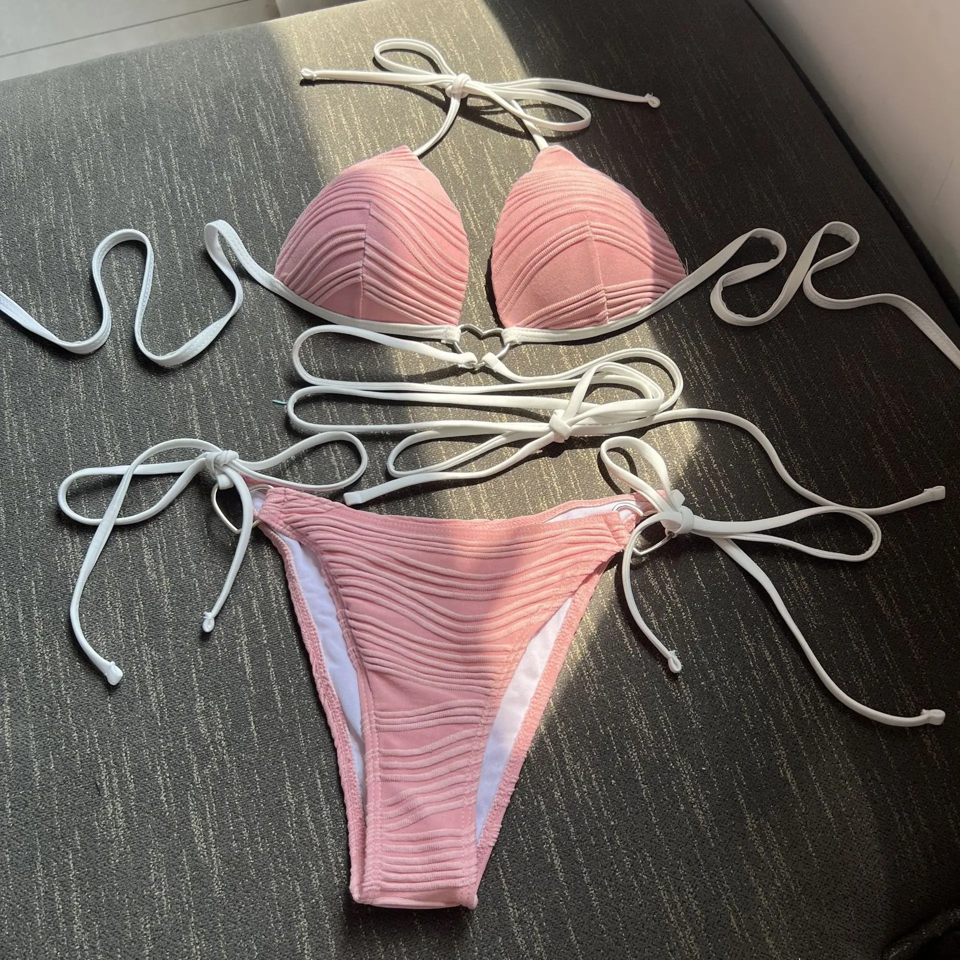 Рисунок 5 - Женский раздельный купальник на завязках