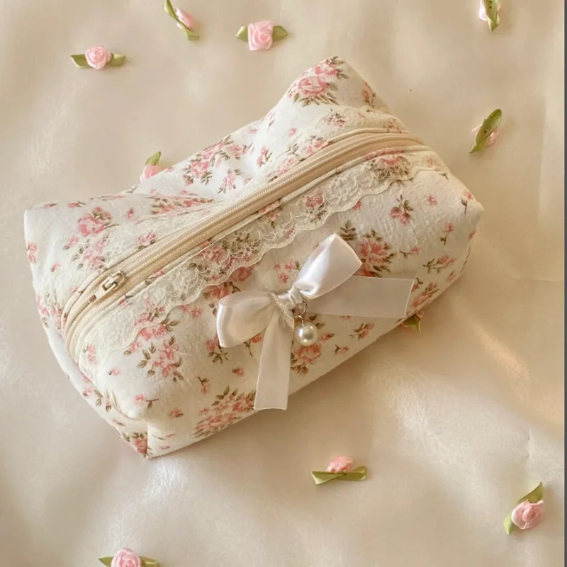 

Женская косметичка из ткани