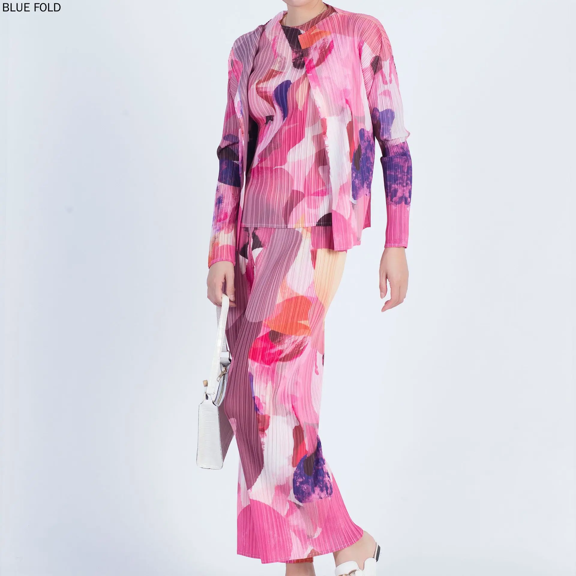 

Miyake Pleated New Women's Fashion Temperament Commuter Suit Printed Top Inner Pants Women's Three-piece Suit PLEATS