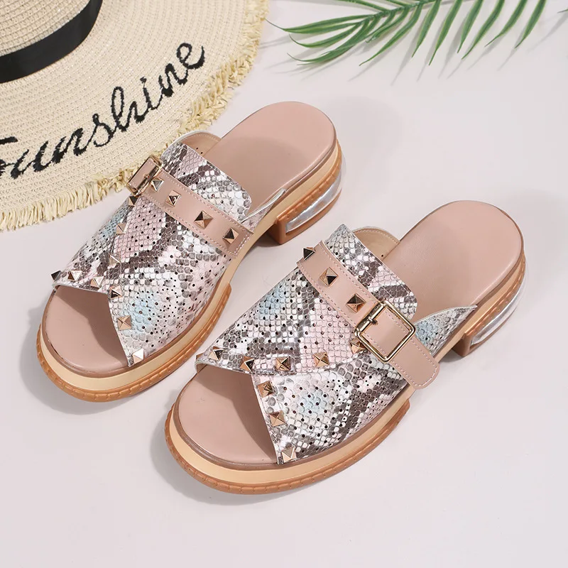 

2022 New Summer Plus Size Platform Shoes Women Retro Round Toe Studded Sandals Woman Fashion Outdoor Open Toe Women Slippers