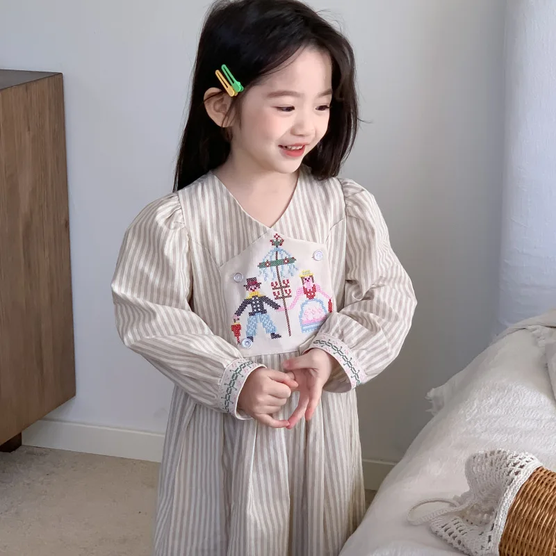 Корейская одежда для девочек весна 2024 новое платье маленьких принцессы с длинным