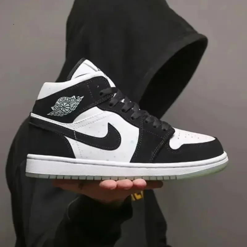 Фото 2026 NIKE AIR, высокий прототип UNC Toe, серые, белые, женские и мужские спортивные кроссовки, баскетбольные кроссовки, размеры 36-46 №2