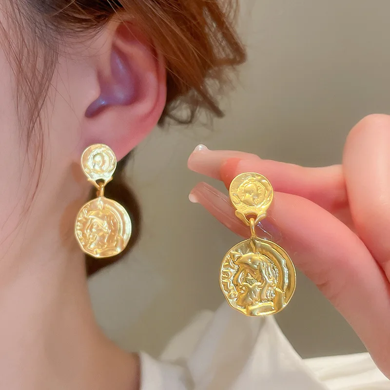 

Minar Vintage Abstract Head Portrait Hanging Dangle Earrings Gold Plated Metallic Round Coin Pendant Earring for Women Brincos