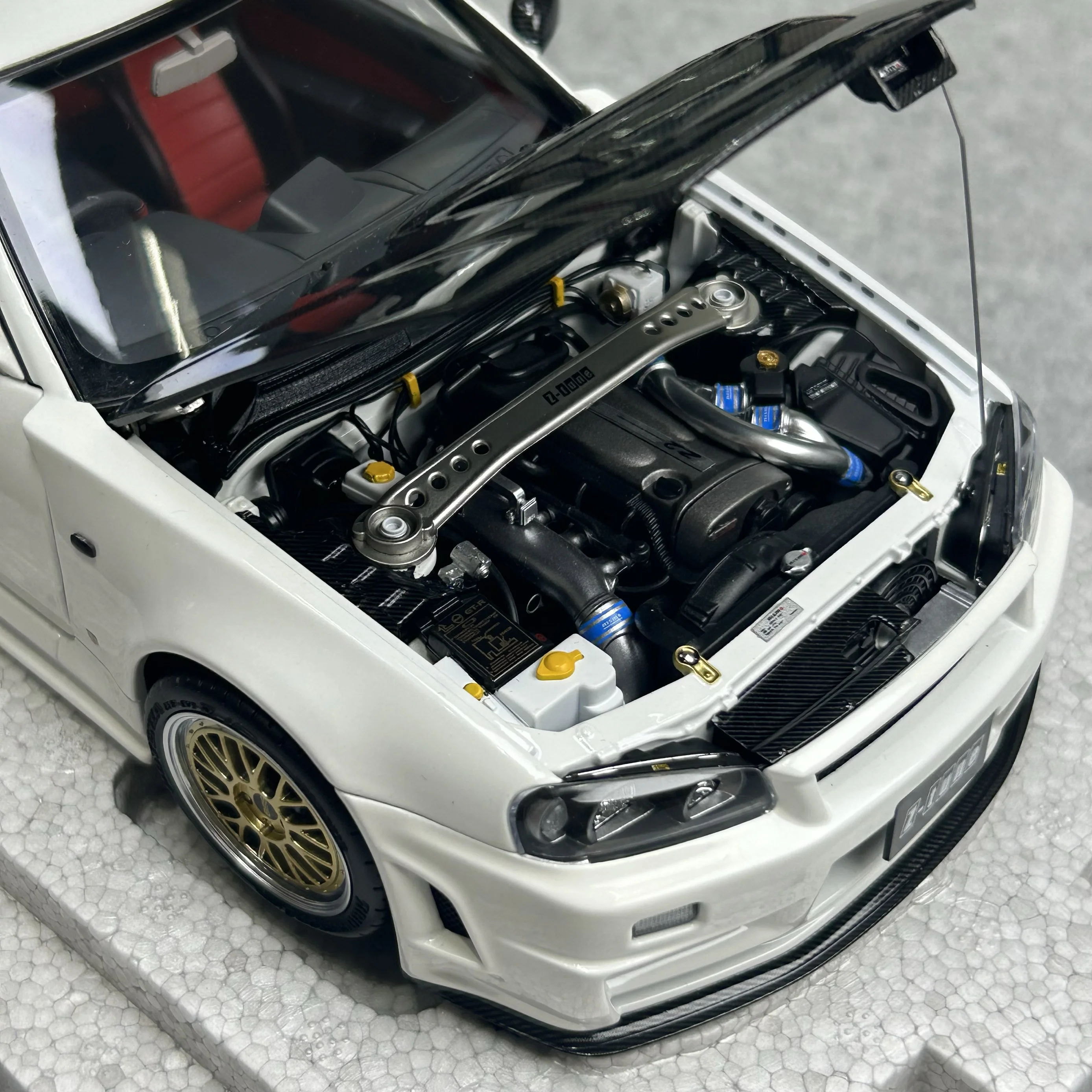 Фото MH 1:18 GTR R34 Z-tune nismo White Exhibition Limited Edition, полноразмерная литая модель автомобиля из сплава, украшения для взрослых №4