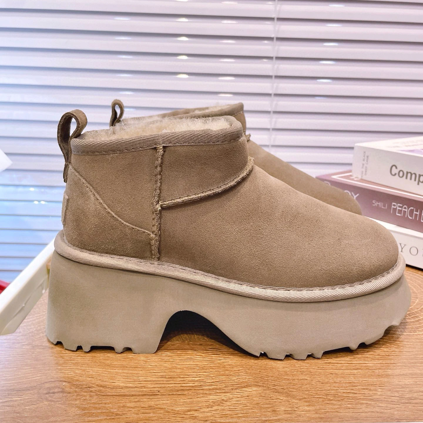 Женские зимние сапоги на танкетке размер 35 - 43 цвет в ассортименте