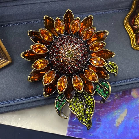 Брошь SKEDS  Цинковый сплав