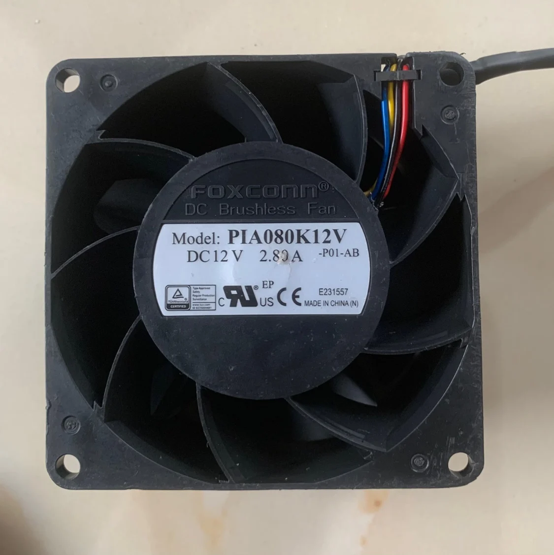 Фото Foxconn PIA080K12V P01-AB DC 12 В 2,80 А 80x80x38 мм 4-проводной охлаждающий вентилятор для сервера №1