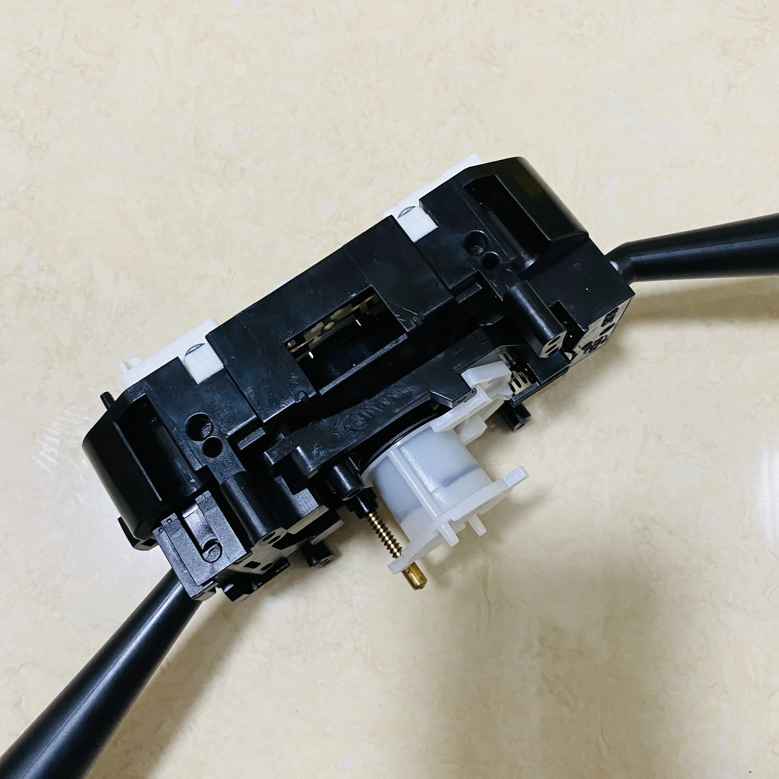 Комбинированный переключатель для наружной установки Zotye Hunter Autorrad 5008