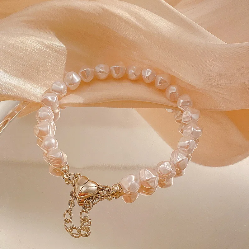 

New Luxury Irregular Faux Pearl Bracelet for Women Exquisite Heart Shape Magnetic Buckle Attraction Bracelet Friendship Jewelry
