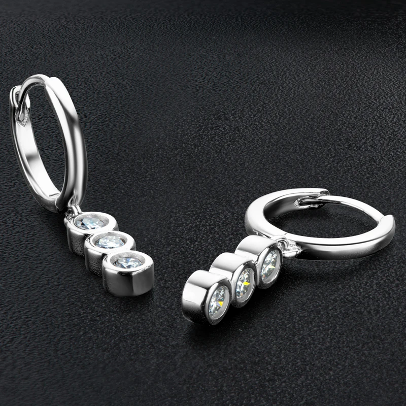 

Женские серьги-кольца из серебра 2022 пробы с муассанитом 3 мм