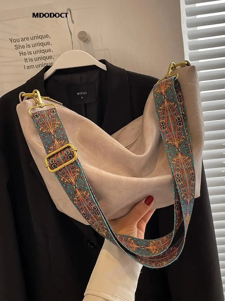 

2023 однотонная вместительная сумка через плечо, новая роскошная дизайнерская простая стильная сумка на плечо для женщин, летняя модная повседневная сумка