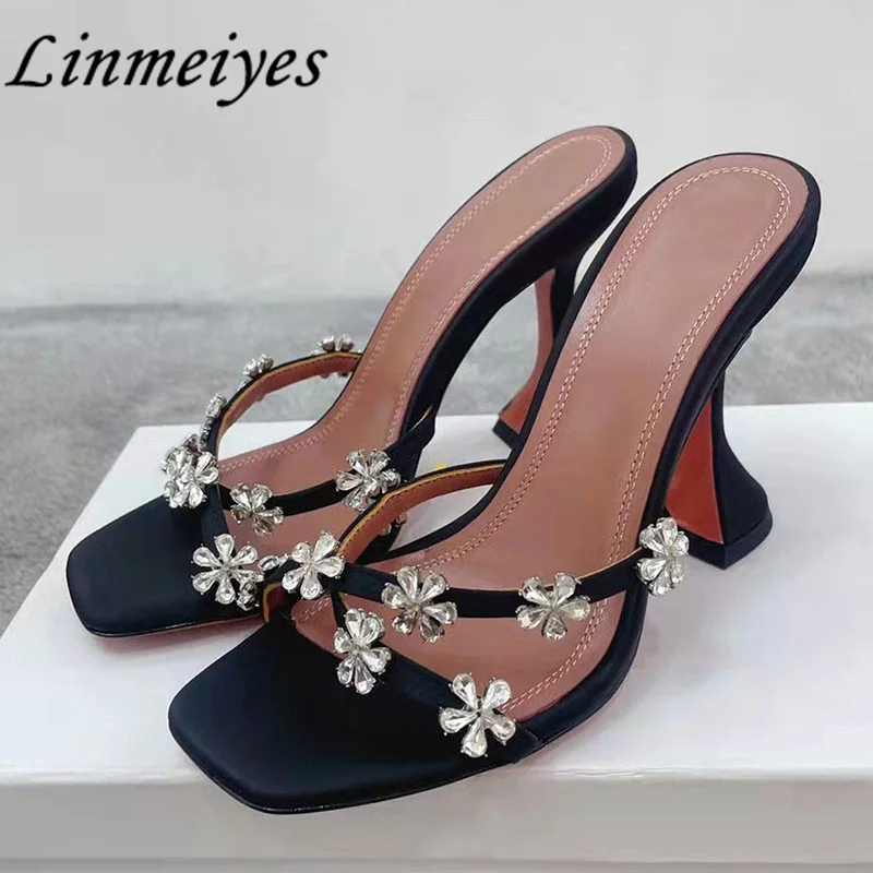 

Sexy Hoof Heels Slippers Women Rhinestone Flower Styles Mules Shoes Woman Square Peep Toe Party Summer Pumps Shoes Woman