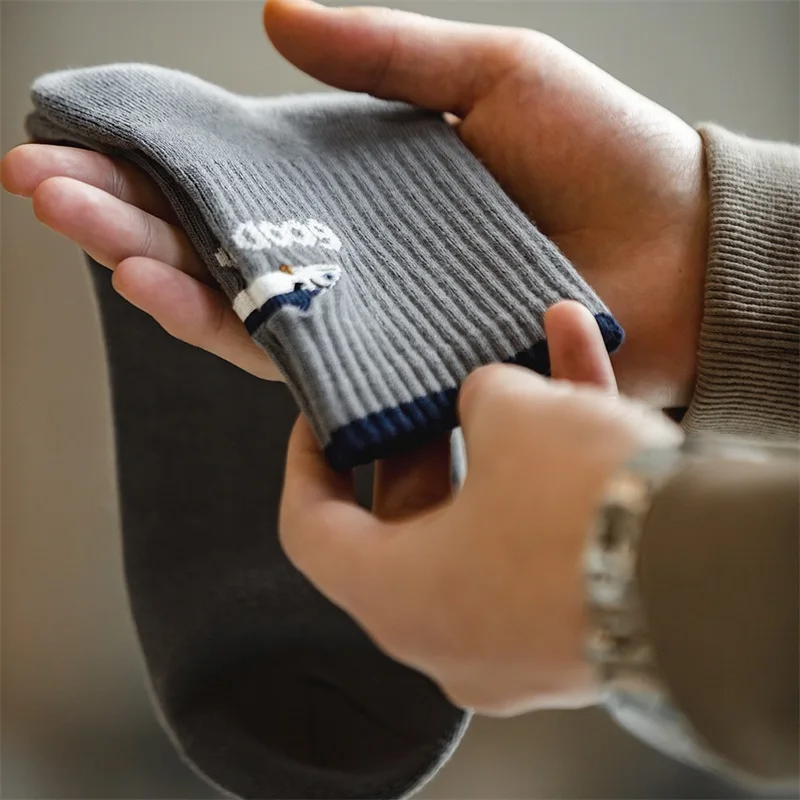 Удобные мягкие носки Maden с мультяшной вышивкой и принтом средней длины