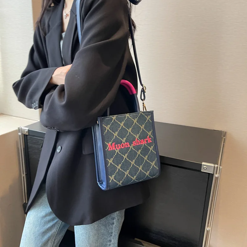 New Trendy Portable Single Shoulder Crossbody Bag Casual Simple Embroidered Tote Handbags Textured Fashion Phone Storage Satchel