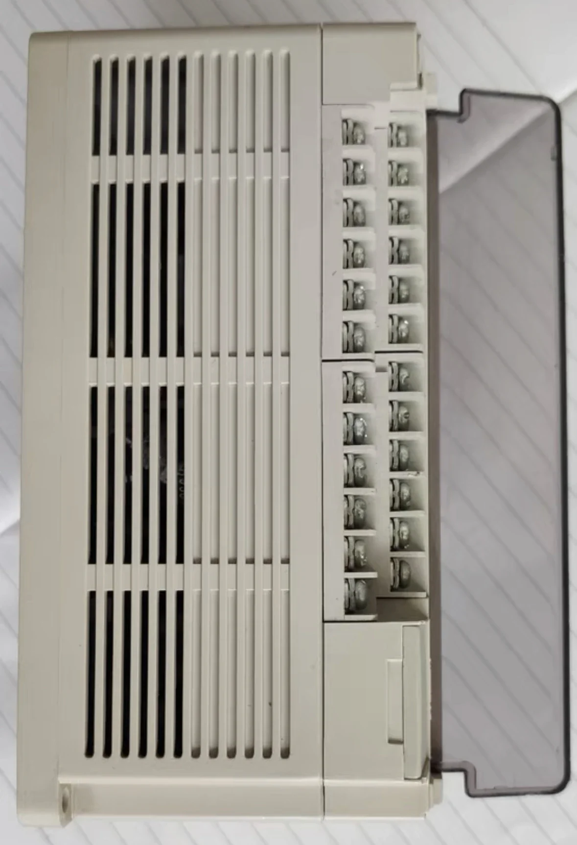 Контроллер ПЛК DVP32ES00R2 б/у