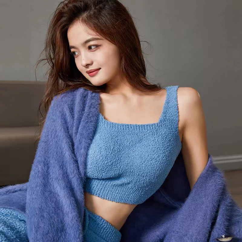 Рисунок 3 - Женское осенне-зимнее нижнее белье