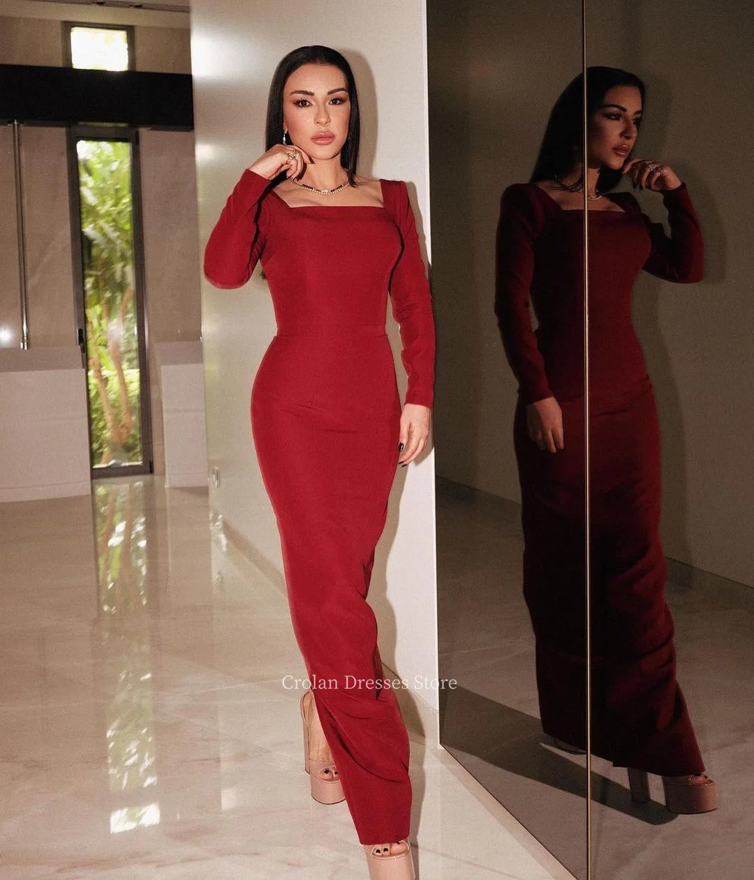 Красные вечерние платья с квадратным воротником и длинными рукавами облегающие