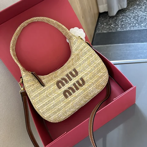 Женская плетеная сумка-клатч Miu Miu 23 см