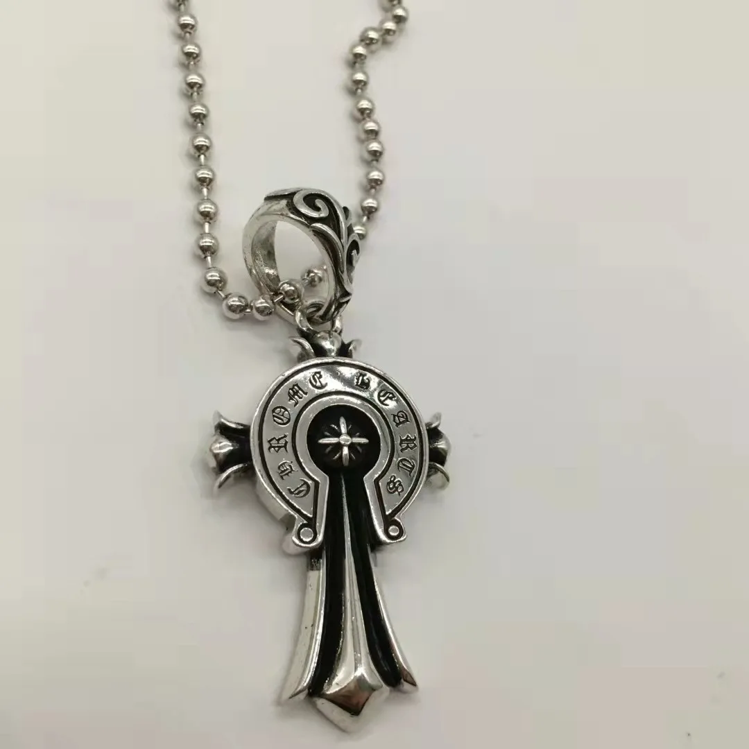 

European and American personalized hip-hop retro horseshoe pendant necklace