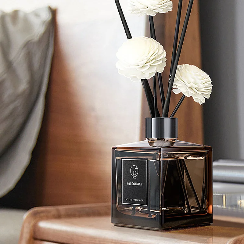 

200ml Reed Diffuser Gift Set and 500ml Essential Oil Gradient Aromatherapy Diffuser Bottle Black Reed Sticks Dried Flower