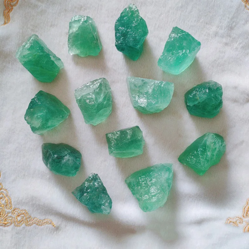 Натуральный зеленый флуоритный камень | Дом и сад