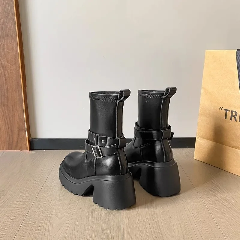 Черные короткие ботинки в стиле ретро на толстом каблуке с квадратным носком