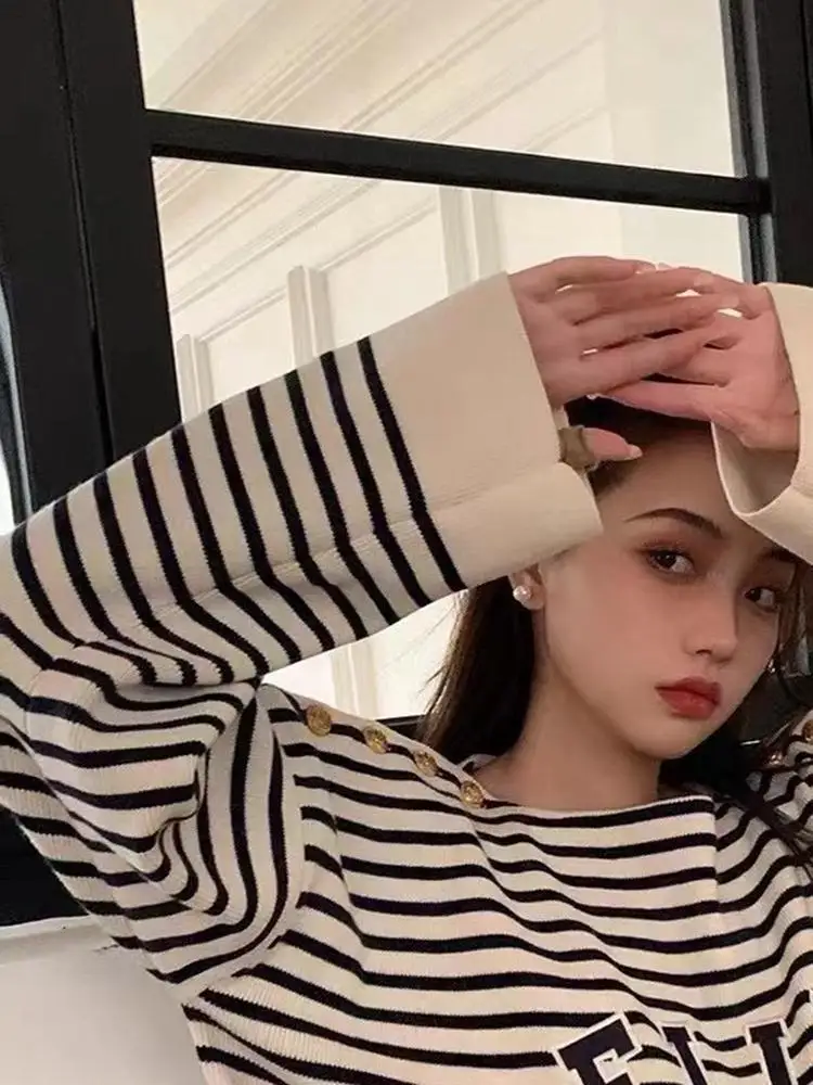 

2022 Fall New Letter Embroidery Patch Loose Knit Striped Sweater Women Pullover Sweater