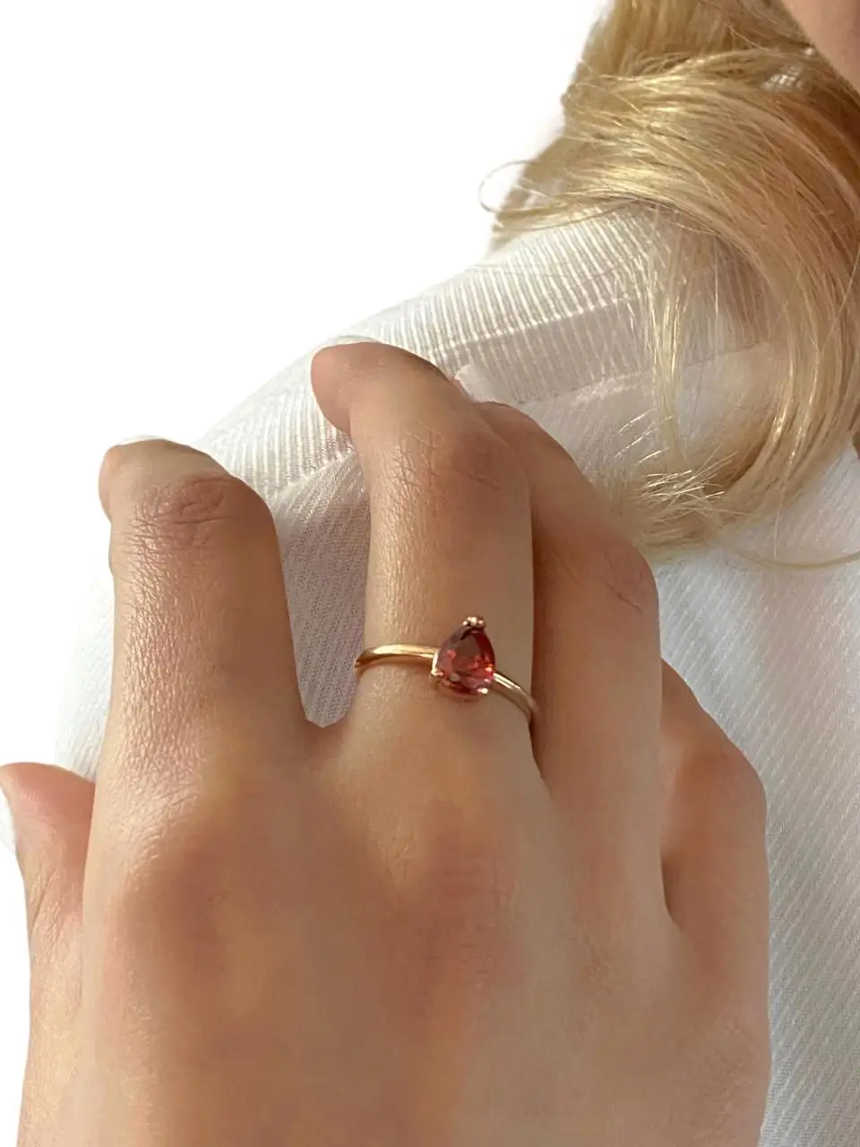 

Minik Drop Lal Garnet Sterling 925 Silver Ring