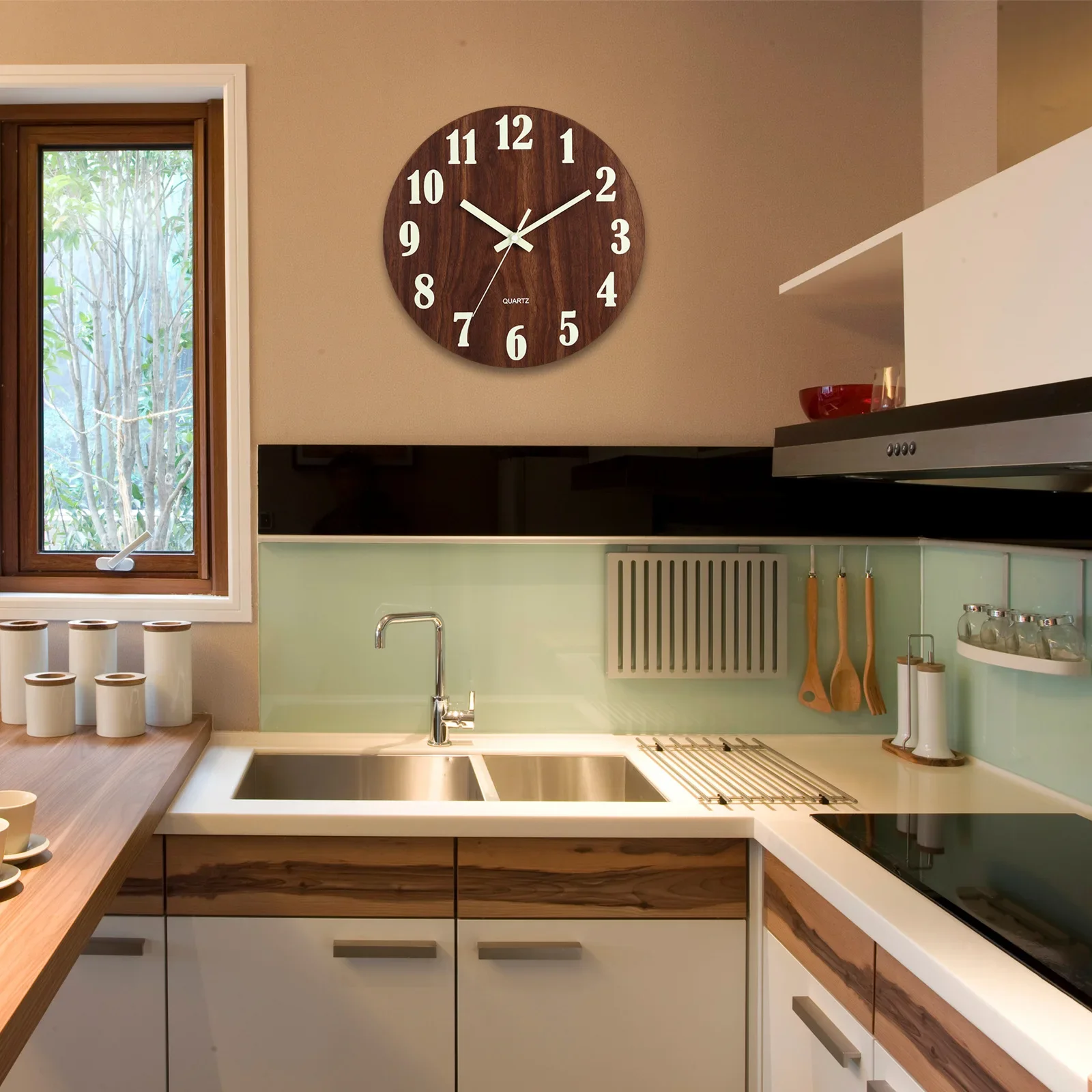 Настенные часы с подсветкой