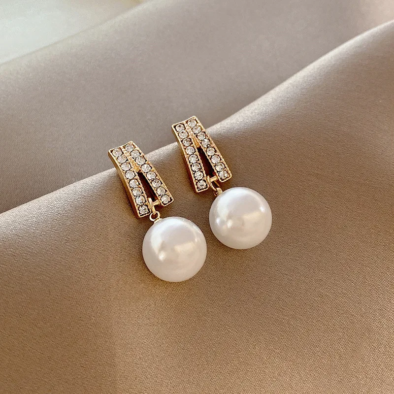 

Trendy Stud Earrings Pearl Simple Flash For Women Girls Metal Chain Jewelry Ladies Classic Fashion Gift Wedding Party