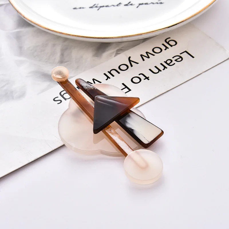 

2022 Niche Acrylic Personality Avatar Brooch Color Ins Cool Girl Badge High Quality Wholesale